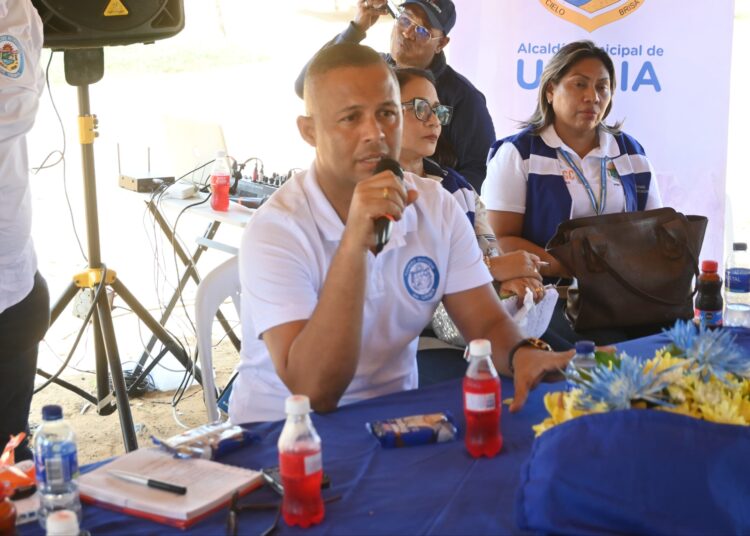 El alcalde Jaime Luis Buitrago García escucha a los líderes de los asentamientos y presenta soluciones en el segundo día de «Progreso al Barrio».