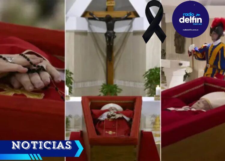 Primeras fotos del cuerpo del papa Francisco tras su muerte.
