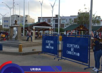 Uribia avanza en la recuperación del espacio público con cierre perimetral en el sector comercial del Parque El Fundador.