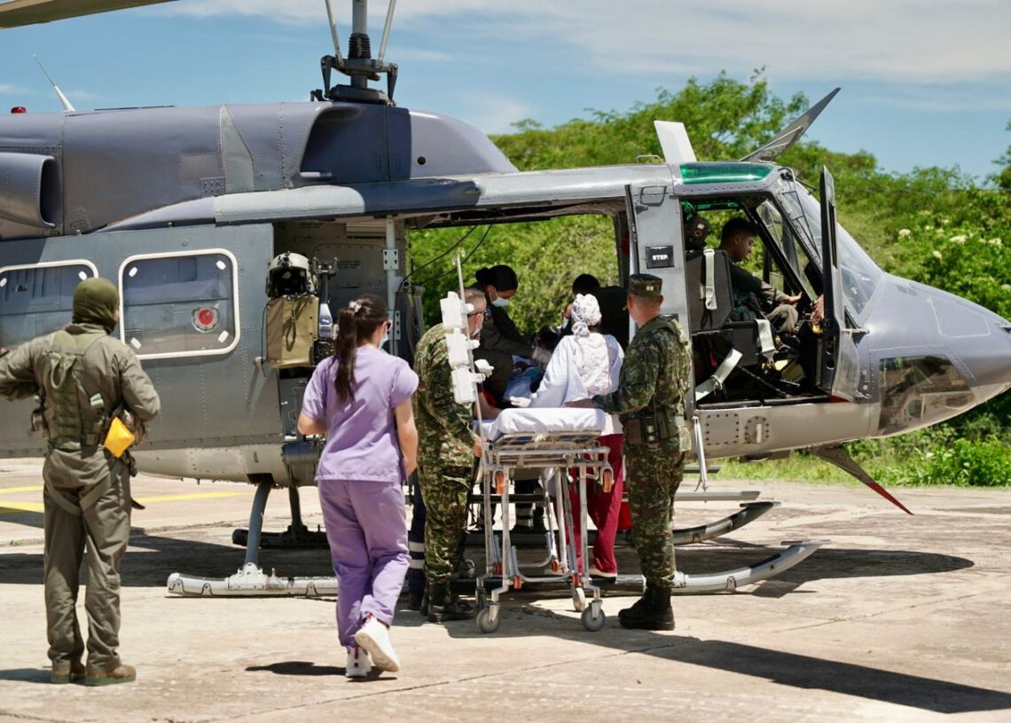 La administración departamental logra evacuación aérea de paciente y su bebé desde la Alta Guajira.