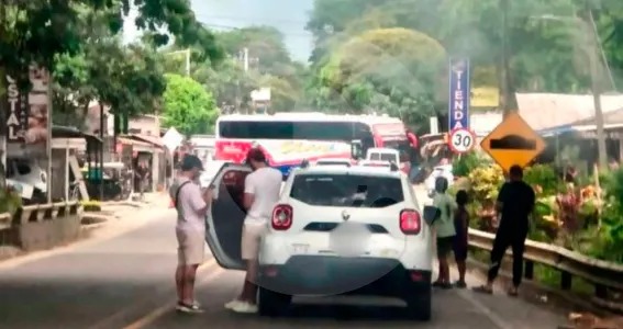 Bloqueada la Troncal del Caribe entre Magdalena y La Guajira por operación militar contra grupos armados.