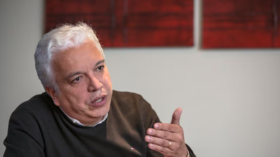 Carlos Alonso Lucio describió el empalme como un “Arca de Noé” y entregó el timón del barco al presidente electo.